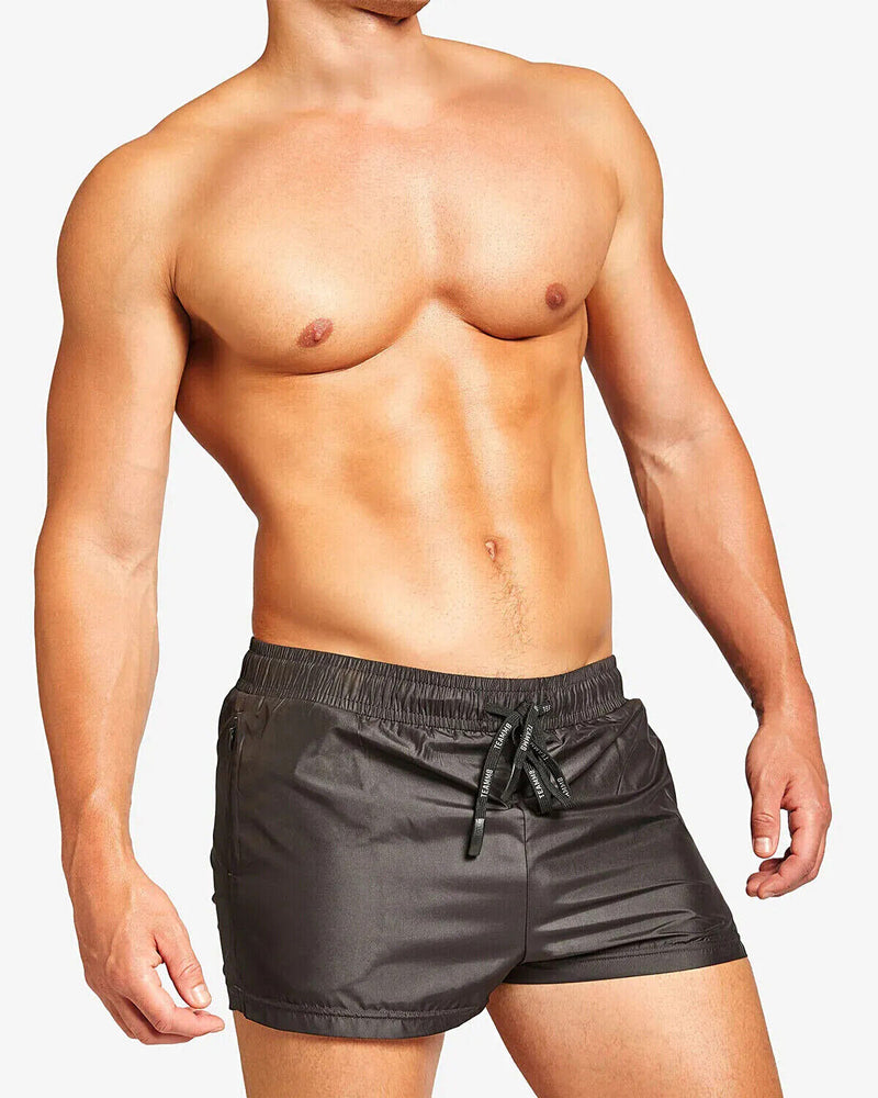 TEAMM8 Maillot de bain Bass Short de bain coupe ajustée avec 2 poches cachées Noir